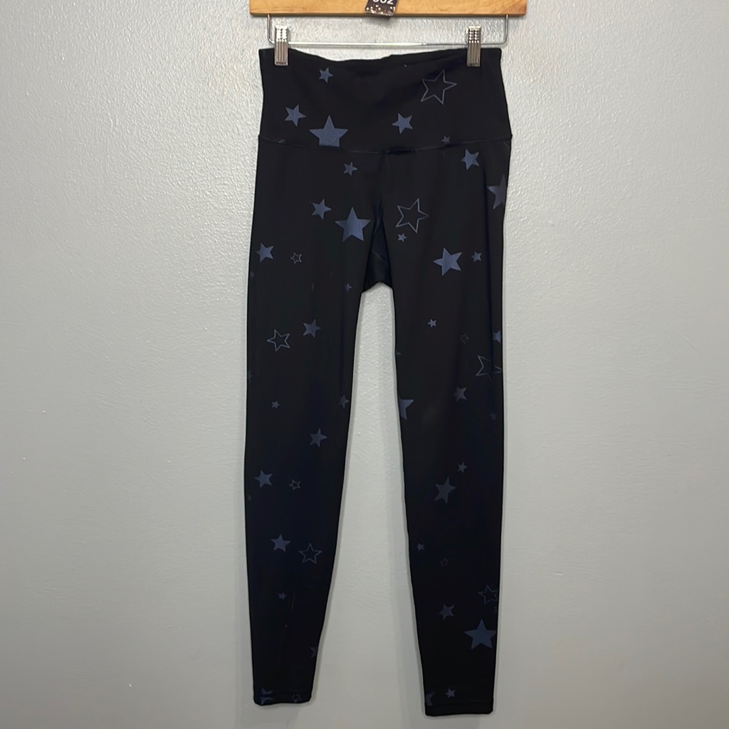 002 - Old Navy Black Tonal Star Print High Rise Leggings